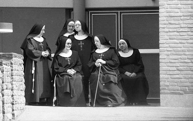 Achim Ferrari - Nonnen